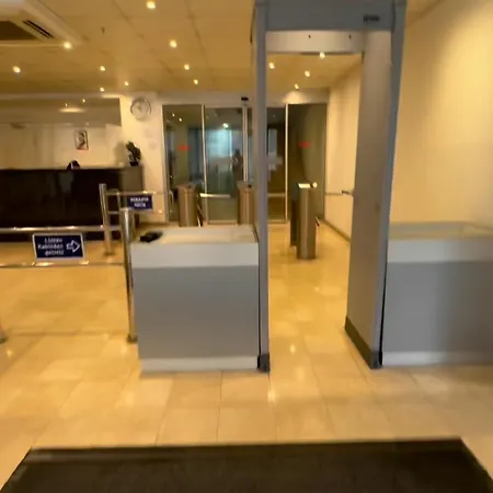 Secure Eclectic 2br With Concierge And Free Private Indoor Parking Next To Trump Tower & Cevahir Istambul
